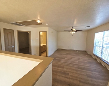 10945 Hawks Landing Road - Photo Thumbnail 15