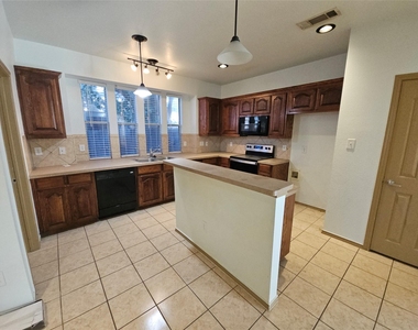 10945 Hawks Landing Road - Photo Thumbnail 4