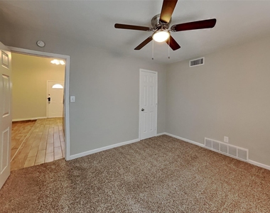 3413 Castle Rock Lane - Photo Thumbnail 8