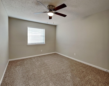 3413 Castle Rock Lane - Photo Thumbnail 12