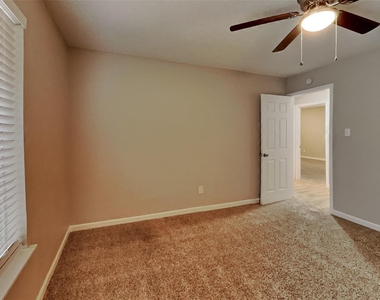 3413 Castle Rock Lane - Photo Thumbnail 11