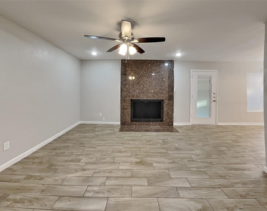 3413 Castle Rock Lane - Photo Thumbnail 2