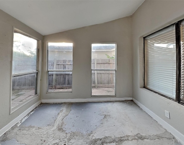 3413 Castle Rock Lane - Photo Thumbnail 16