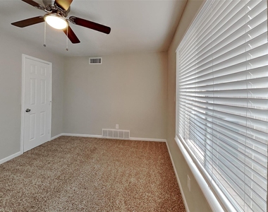 3413 Castle Rock Lane - Photo Thumbnail 9