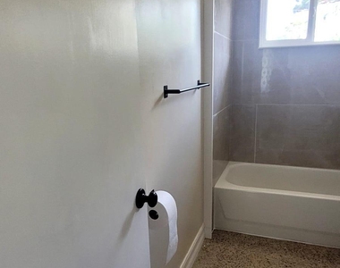 4330 Sw 10th Street - Photo Thumbnail 12