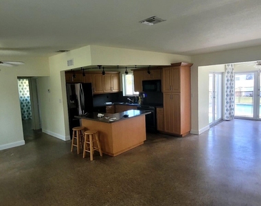 4330 Sw 10th Street - Photo Thumbnail 3