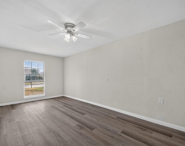 517 Willow Oak Street - Photo Thumbnail 14