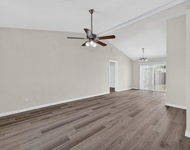 517 Willow Oak Street - Photo Thumbnail 2