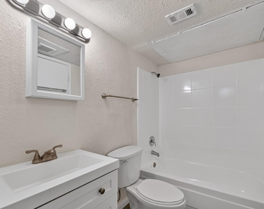 517 Willow Oak Street - Photo Thumbnail 17