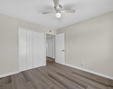 517 Willow Oak Street - Photo Thumbnail 12