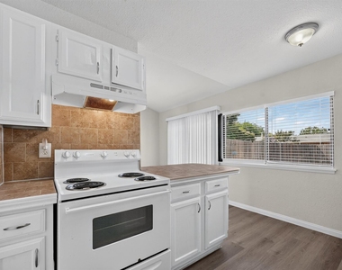 517 Willow Oak Street - Photo Thumbnail 7