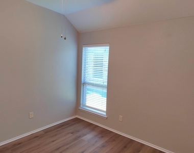 516 Rustic Oak Lane - Photo Thumbnail 26