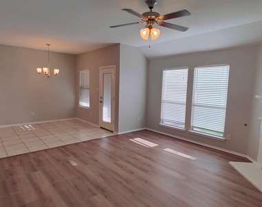 516 Rustic Oak Lane - Photo Thumbnail 15