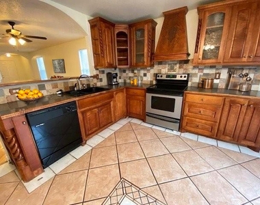 5413 Emmeryville Lane - Photo Thumbnail 7