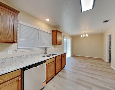 616 Destin Drive - Photo Thumbnail 4