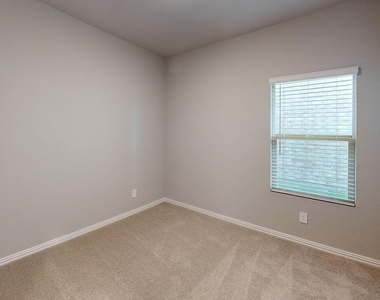 505 Blanton Street - Photo Thumbnail 12