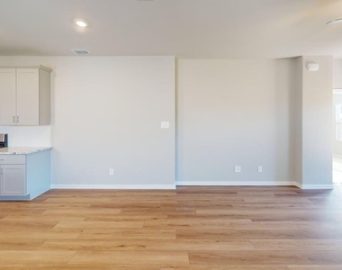 505 Blanton Street - Photo Thumbnail 5