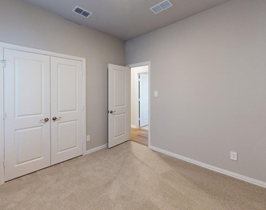 505 Blanton Street - Photo Thumbnail 11