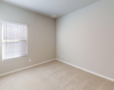 505 Blanton Street - Photo Thumbnail 10