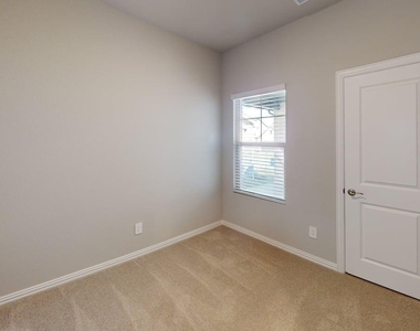 505 Blanton Street - Photo Thumbnail 13