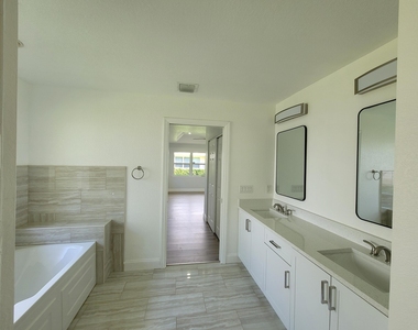 1758 N Dovetail Drive - Photo Thumbnail 3