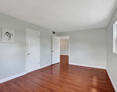 5911 Ne 14th Lane - Photo Thumbnail 12