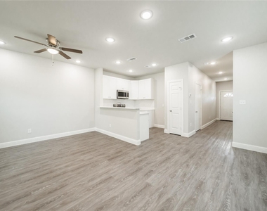 1016 W Ford Street - Photo Thumbnail 5