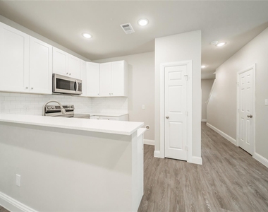 1016 W Ford Street - Photo Thumbnail 10