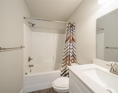 1016 W Ford Street - Photo Thumbnail 17