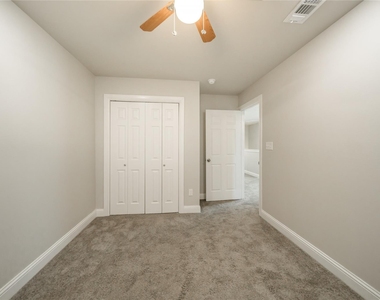 1016 W Ford Street - Photo Thumbnail 16