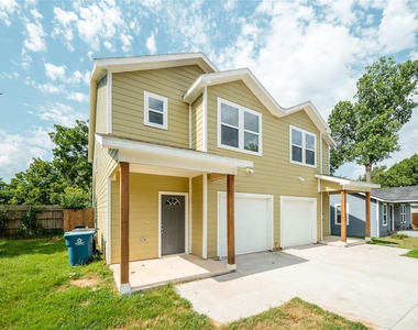 1016 W Ford Street - Photo Thumbnail 2