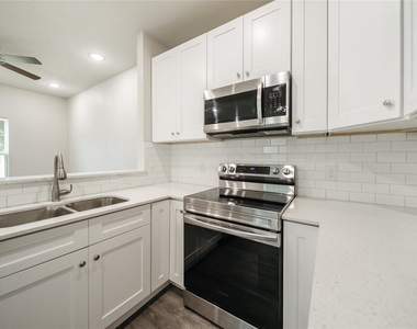 1016 W Ford Street - Photo Thumbnail 9