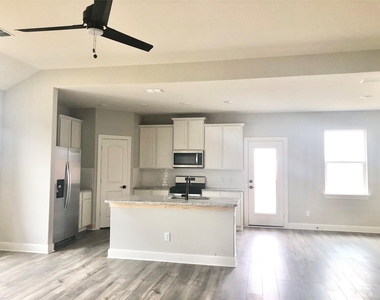 617 Harbor Oaks Drive - Photo Thumbnail 12