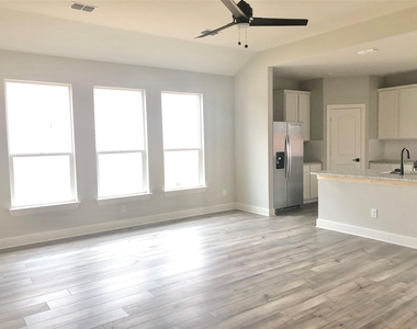 617 Harbor Oaks Drive - Photo Thumbnail 2
