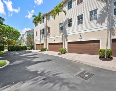 335 E Thatch Palm Circle - Photo Thumbnail 24