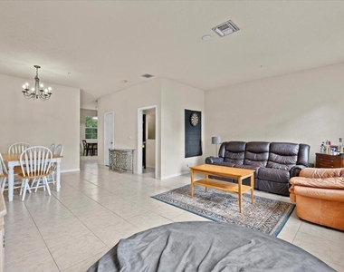 335 E Thatch Palm Circle - Photo Thumbnail 7