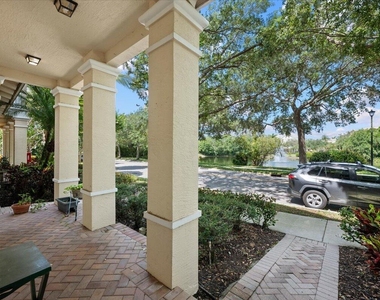 335 E Thatch Palm Circle - Photo Thumbnail 2