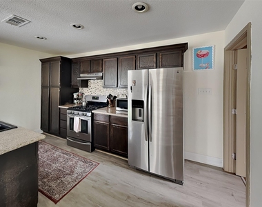4705 Selkirk Drive - Photo Thumbnail 4