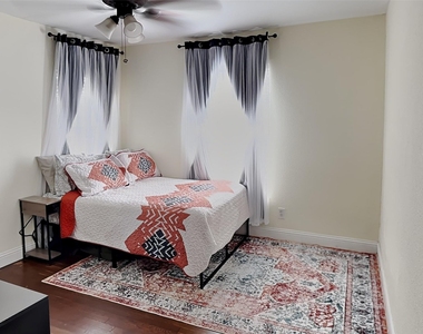 4705 Selkirk Drive - Photo Thumbnail 10