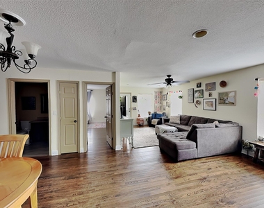 4705 Selkirk Drive - Photo Thumbnail 3