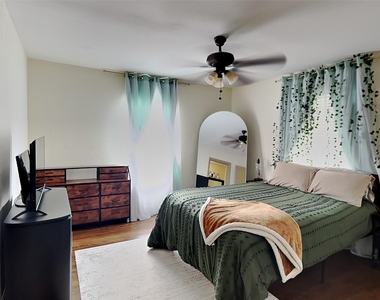 4705 Selkirk Drive - Photo Thumbnail 6