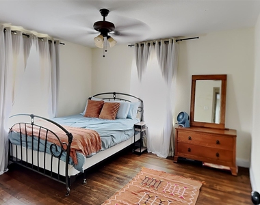 4705 Selkirk Drive - Photo Thumbnail 12