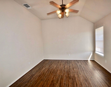 1838 Laura Street - Photo Thumbnail 4