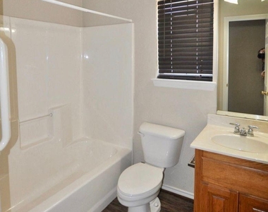 1838 Laura Street - Photo Thumbnail 8