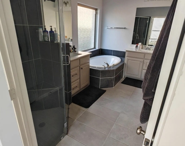 2301 Kirkstall Way - Photo Thumbnail 6