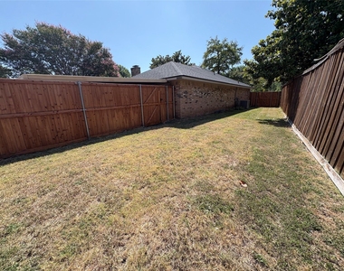 1025 Cloverdale Lane - Photo Thumbnail 25