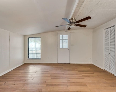 1001 S Carlton Street - Photo Thumbnail 9