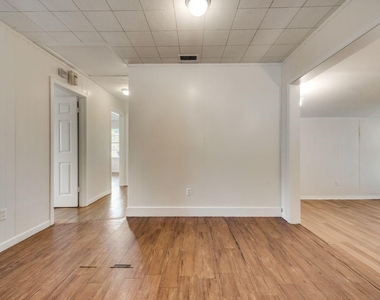 1001 S Carlton Street - Photo Thumbnail 8
