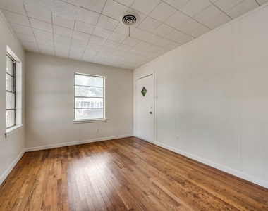 1001 S Carlton Street - Photo Thumbnail 3