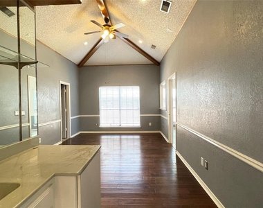 4023 Lawngate Drive - Photo Thumbnail 6